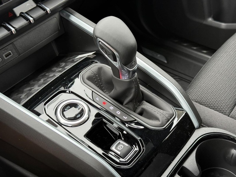 Chevrolet Colorado Vehicle Full-screen Gallery Image 14