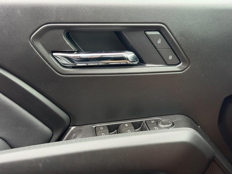 Chevrolet Colorado Vehicle Full-screen Gallery Image 16