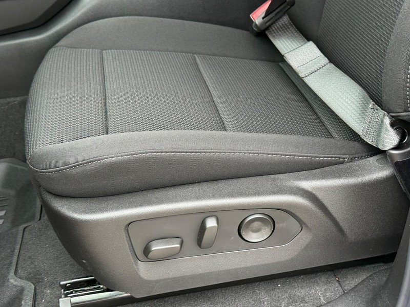 Chevrolet Colorado Vehicle Full-screen Gallery Image 17