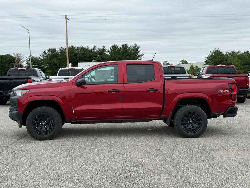 Chevrolet Colorado Vehicle Full-screen Gallery Image 2