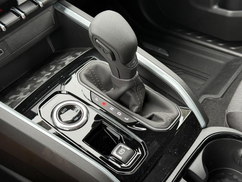 Chevrolet Colorado Vehicle Full-screen Gallery Image 13