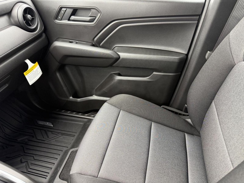 Chevrolet Colorado Vehicle Full-screen Gallery Image 14