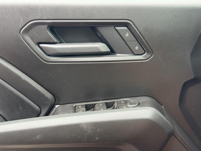 Chevrolet Colorado Vehicle Full-screen Gallery Image 15