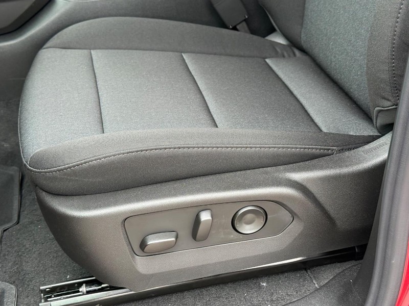 Chevrolet Colorado Vehicle Full-screen Gallery Image 16