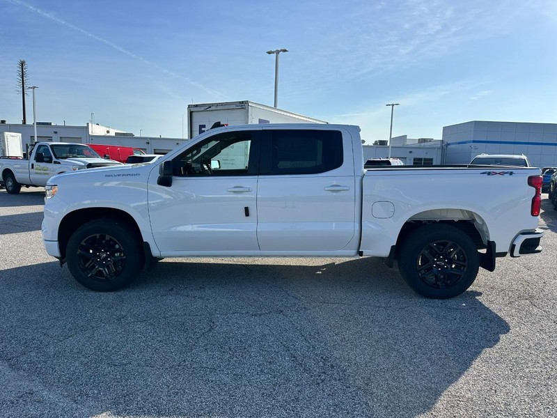 Chevrolet Silverado 1500 Vehicle Full-screen Gallery Image 2