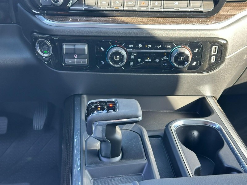 Chevrolet Silverado 1500 Vehicle Full-screen Gallery Image 8