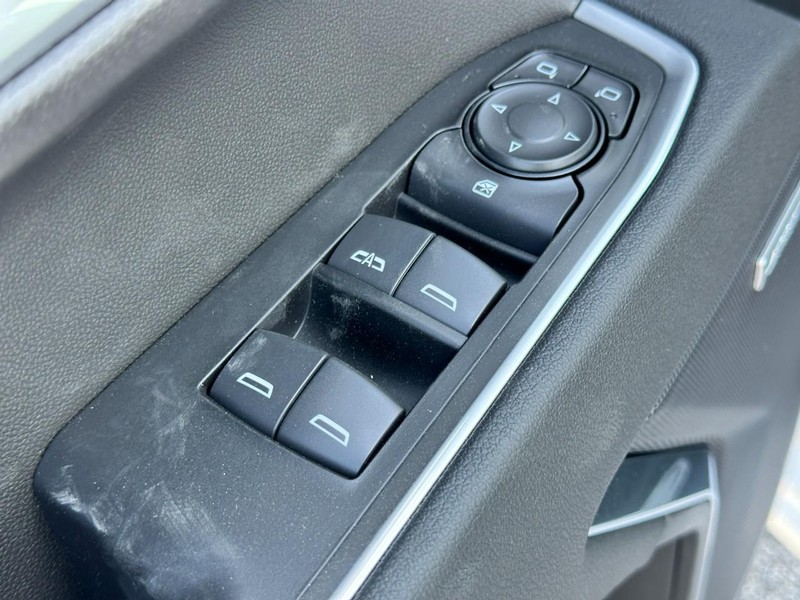Chevrolet Silverado 1500 Vehicle Full-screen Gallery Image 9
