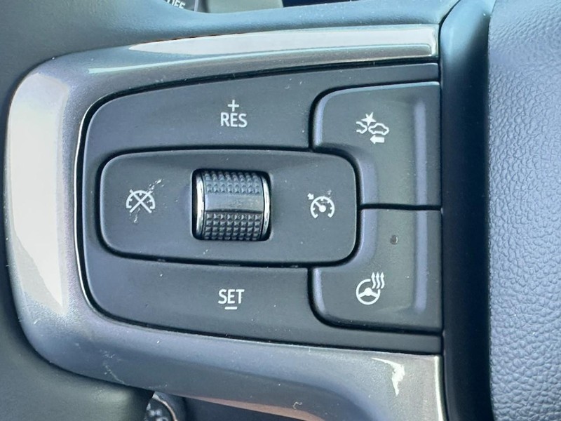 Chevrolet Silverado 1500 Vehicle Full-screen Gallery Image 11