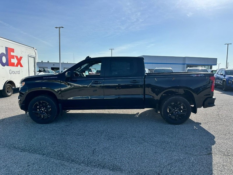 Chevrolet Silverado 1500 Vehicle Full-screen Gallery Image 2