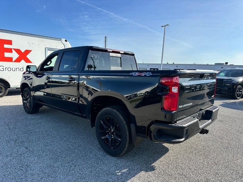 Chevrolet Silverado 1500 Vehicle Full-screen Gallery Image 3