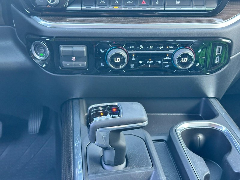 Chevrolet Silverado 1500 Vehicle Full-screen Gallery Image 8