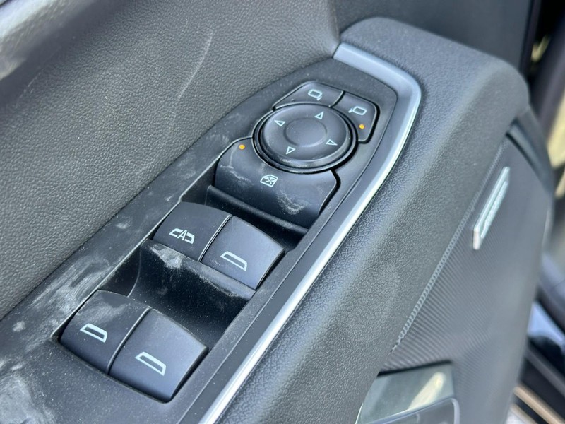 Chevrolet Silverado 1500 Vehicle Full-screen Gallery Image 9