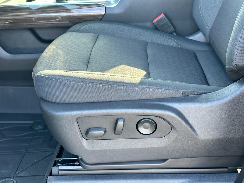Chevrolet Silverado 1500 Vehicle Full-screen Gallery Image 10
