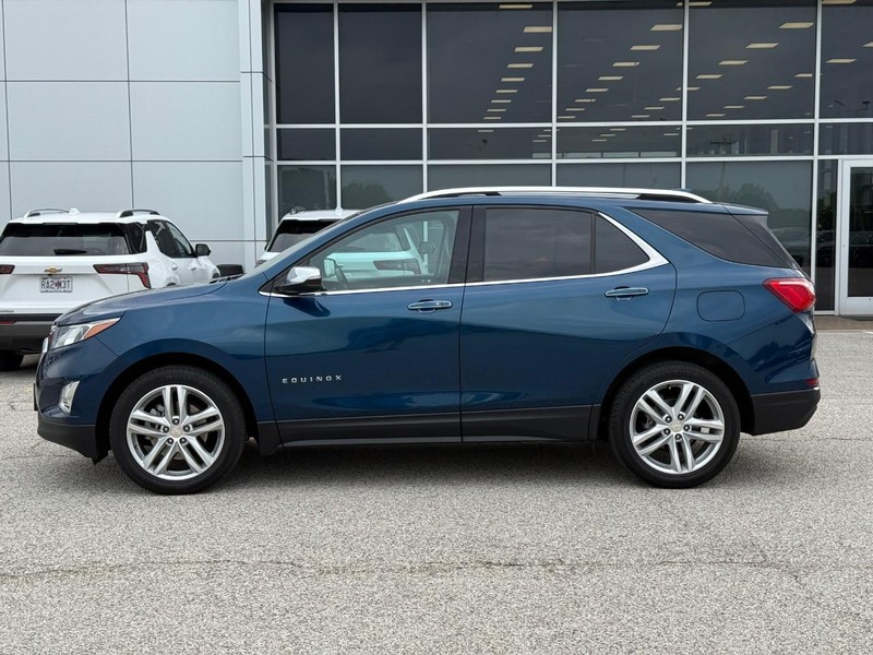 Chevrolet Equinox Vehicle Full-screen Gallery Image 2