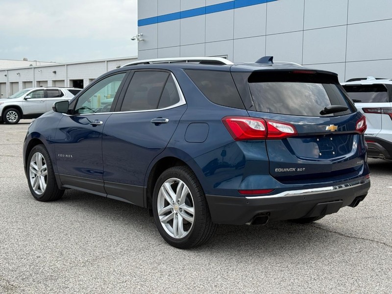 Chevrolet Equinox Vehicle Full-screen Gallery Image 3