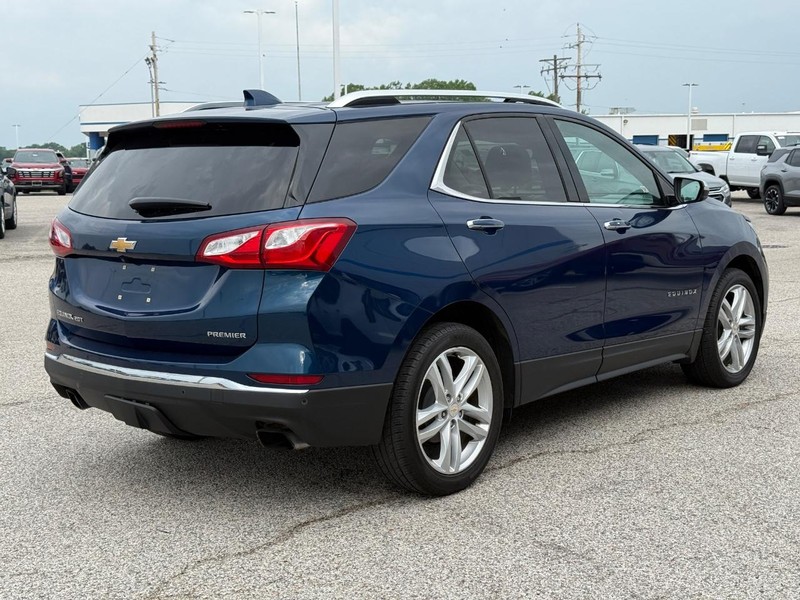 Chevrolet Equinox Vehicle Full-screen Gallery Image 5