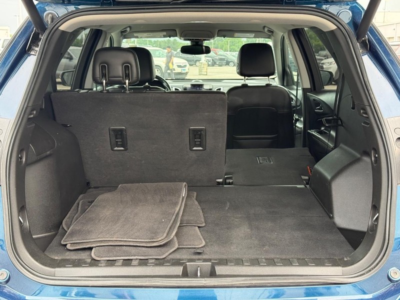 Chevrolet Equinox Vehicle Full-screen Gallery Image 6