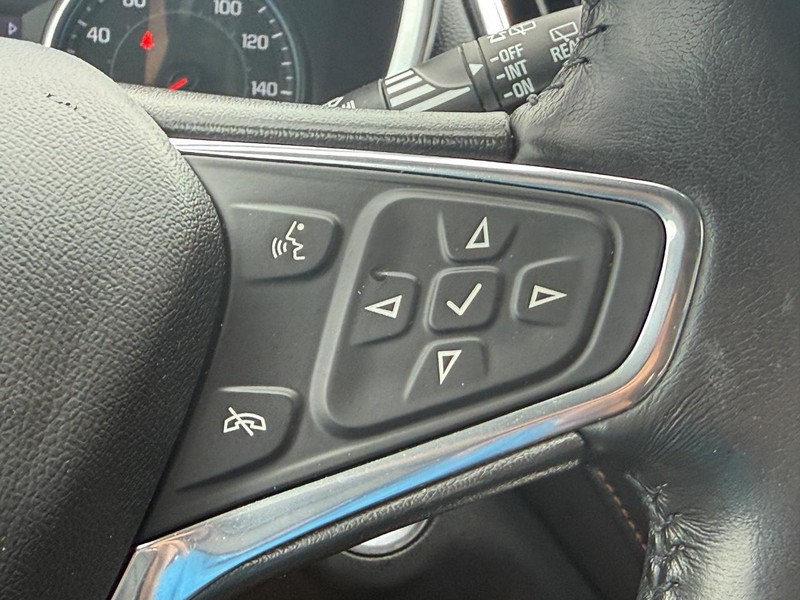 Chevrolet Equinox Vehicle Full-screen Gallery Image 14