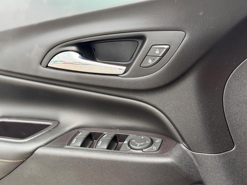 Chevrolet Equinox Vehicle Full-screen Gallery Image 22