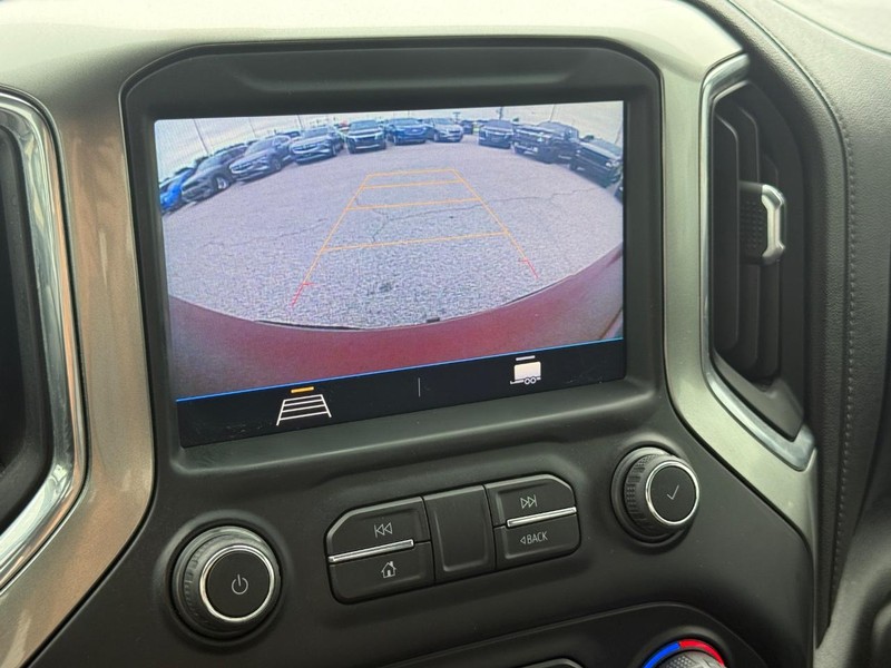 Chevrolet Silverado 1500 Vehicle Full-screen Gallery Image 17