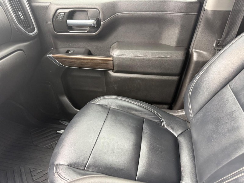 Chevrolet Silverado 1500 Vehicle Full-screen Gallery Image 19