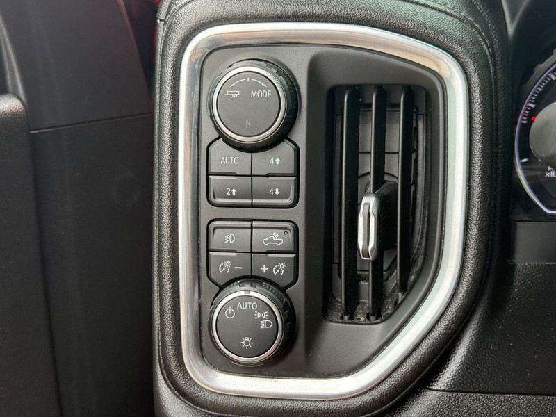 Chevrolet Silverado 1500 Vehicle Full-screen Gallery Image 21