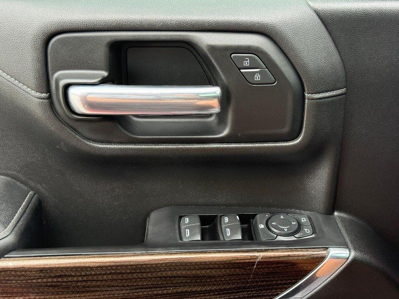 Chevrolet Silverado 1500 Vehicle Full-screen Gallery Image 22