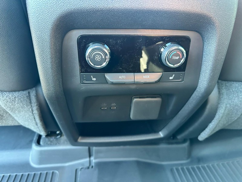 Chevrolet Traverse Vehicle Full-screen Gallery Image 6
