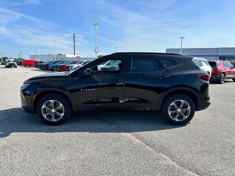 Chevrolet Blazer Vehicle Full-screen Gallery Image 2