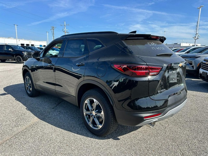 Chevrolet Blazer Vehicle Full-screen Gallery Image 3