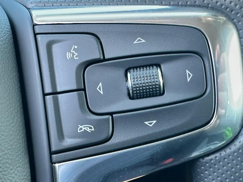 Chevrolet Blazer Vehicle Full-screen Gallery Image 12