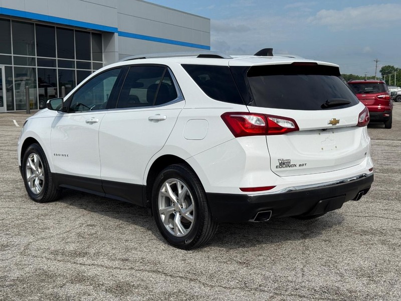 Chevrolet Equinox Vehicle Full-screen Gallery Image 3