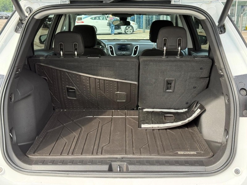 Chevrolet Equinox Vehicle Full-screen Gallery Image 6
