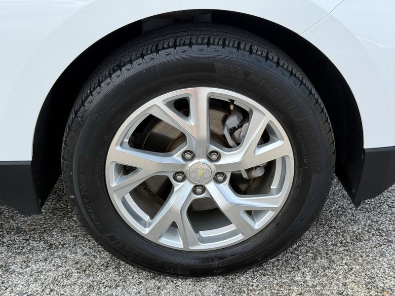 Chevrolet Equinox Vehicle Full-screen Gallery Image 7