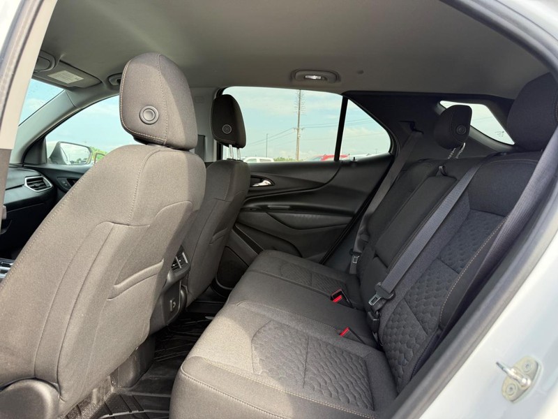 Chevrolet Equinox Vehicle Full-screen Gallery Image 10