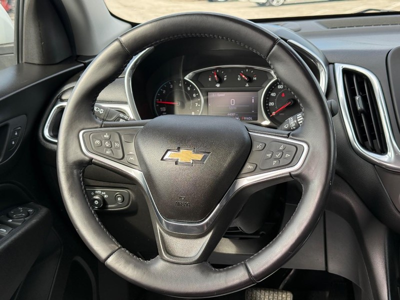 Chevrolet Equinox Vehicle Full-screen Gallery Image 12