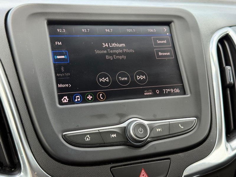 Chevrolet Equinox Vehicle Full-screen Gallery Image 16