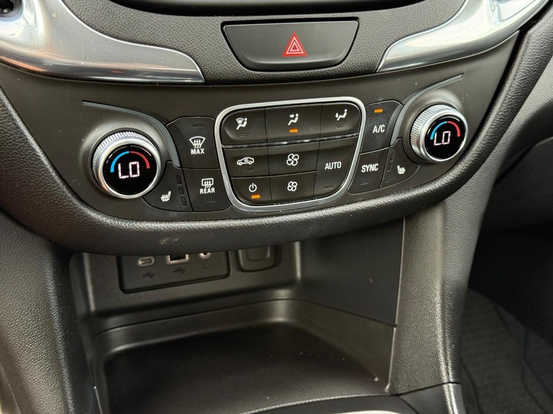 Chevrolet Equinox Vehicle Full-screen Gallery Image 18