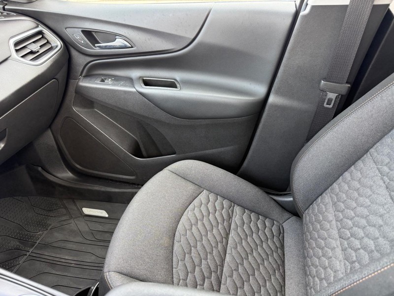 Chevrolet Equinox Vehicle Full-screen Gallery Image 20