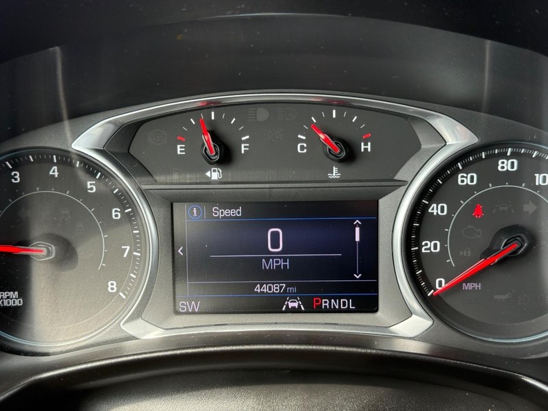 Chevrolet Equinox Vehicle Full-screen Gallery Image 21