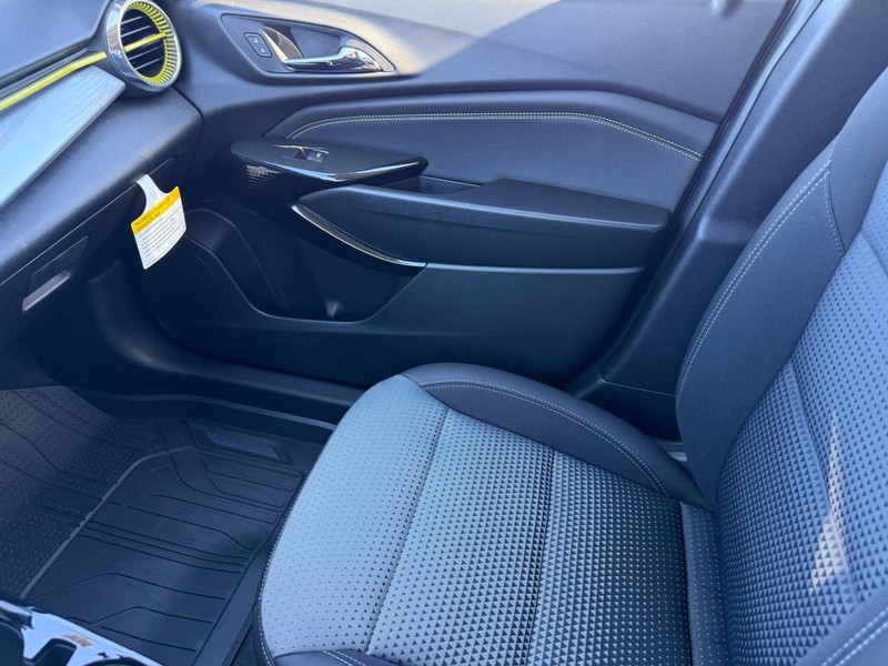 Chevrolet Trax Vehicle Full-screen Gallery Image 16