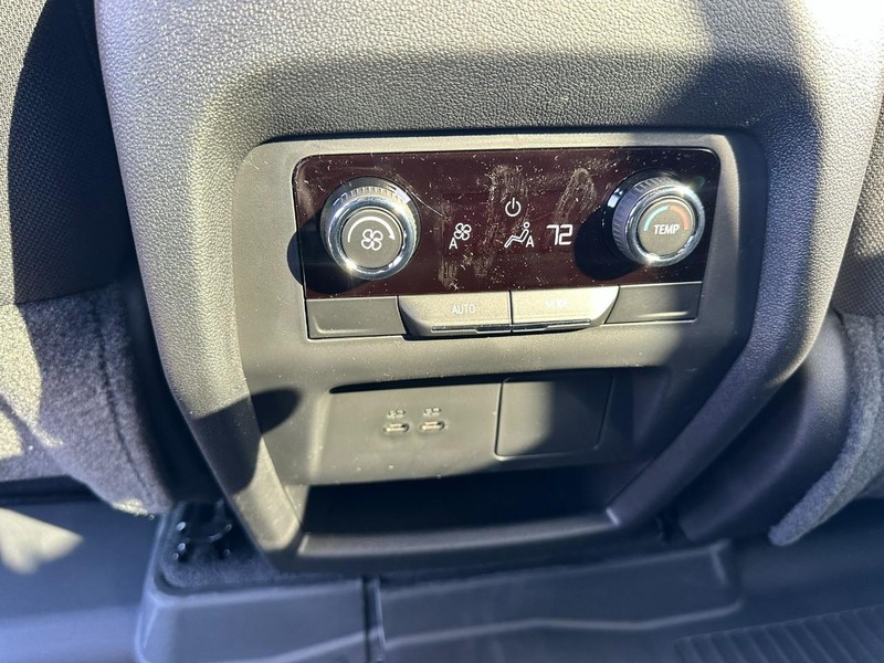 Chevrolet Traverse Vehicle Full-screen Gallery Image 6