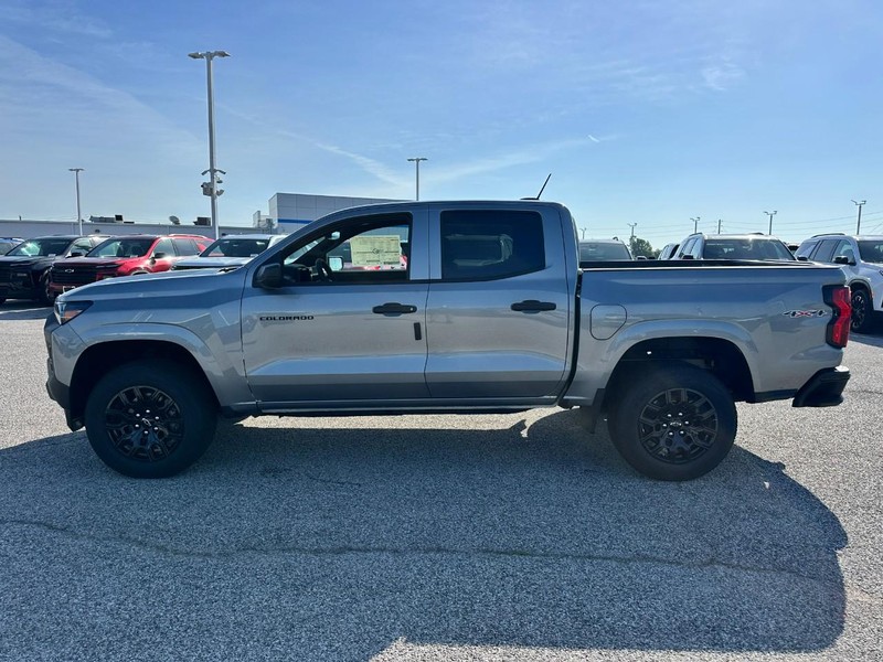 Chevrolet Colorado Vehicle Full-screen Gallery Image 2
