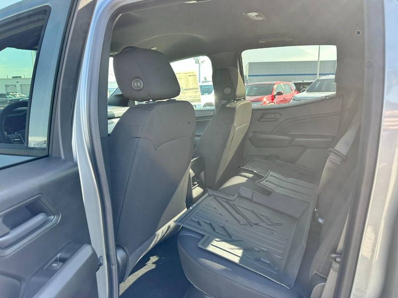 Chevrolet Colorado Vehicle Full-screen Gallery Image 4