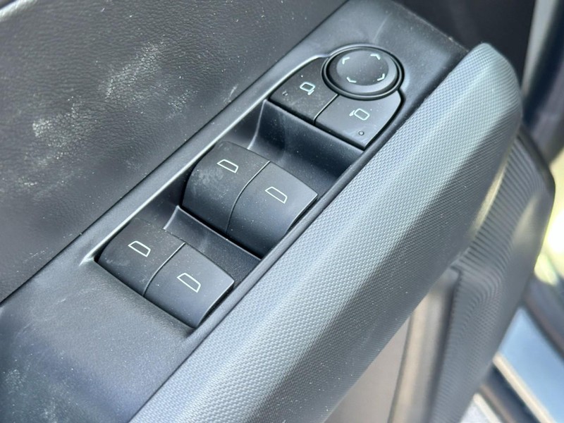Chevrolet Colorado Vehicle Full-screen Gallery Image 9