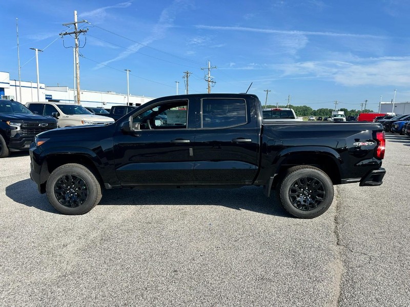 Chevrolet Colorado Vehicle Full-screen Gallery Image 2