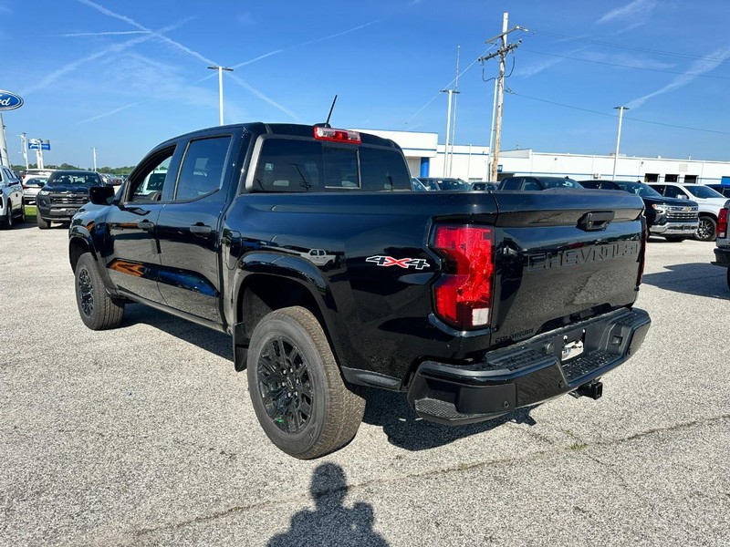 Chevrolet Colorado Vehicle Full-screen Gallery Image 3