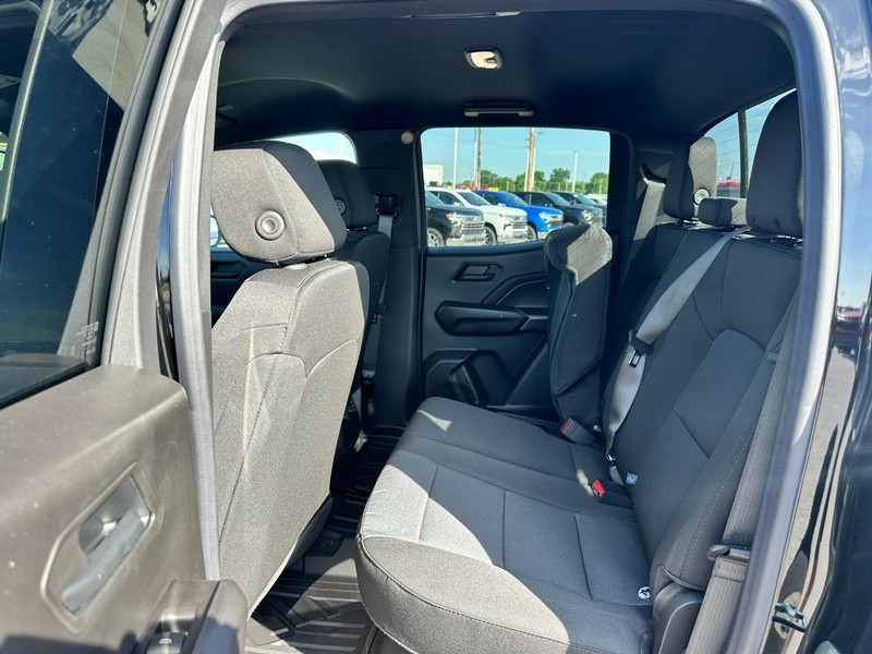 Chevrolet Colorado Vehicle Full-screen Gallery Image 4