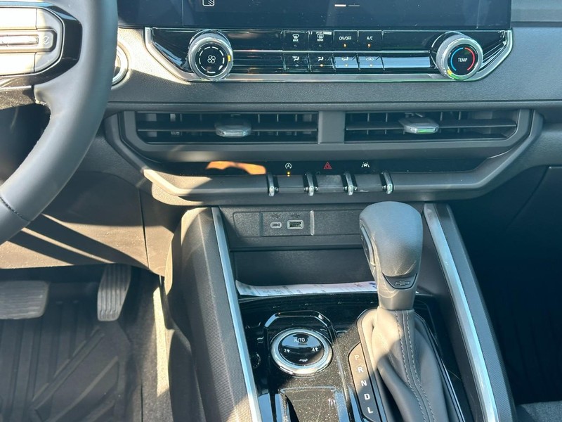 Chevrolet Colorado Vehicle Full-screen Gallery Image 8