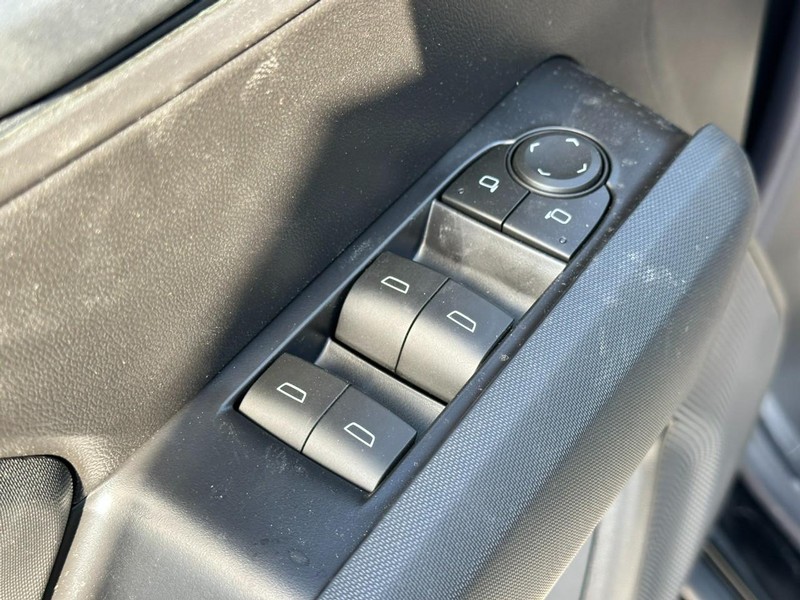 Chevrolet Colorado Vehicle Full-screen Gallery Image 9